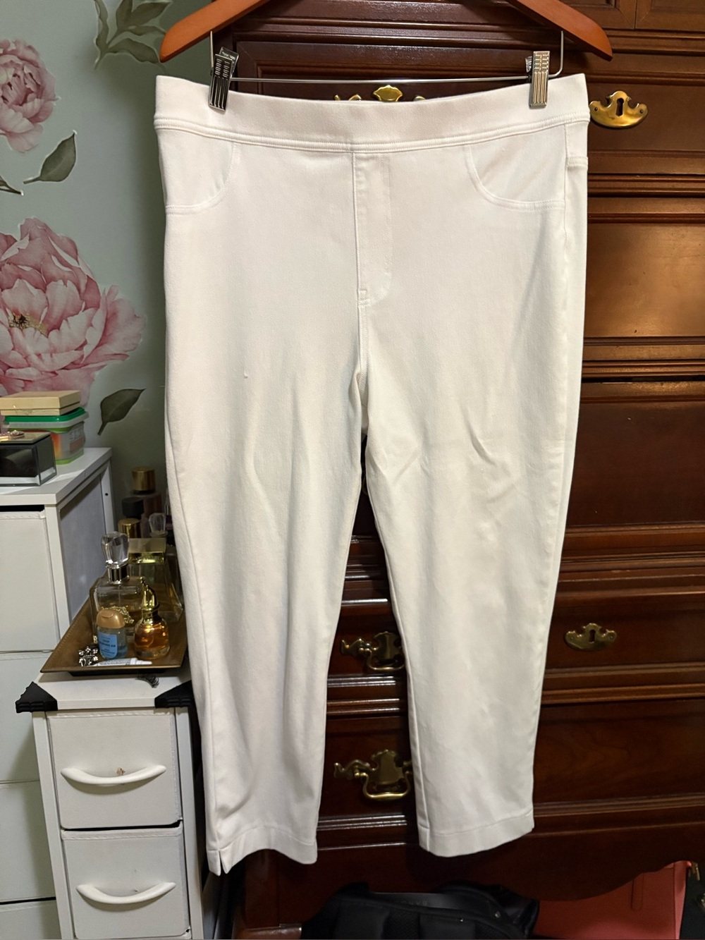 Women’s pants 3 pair sz 16. 1 pair Kim Rogers 1 pair CATO’s sz 16
